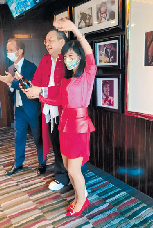 ■米雪和陳恩德齊慶祝她的愛駒奪冠。