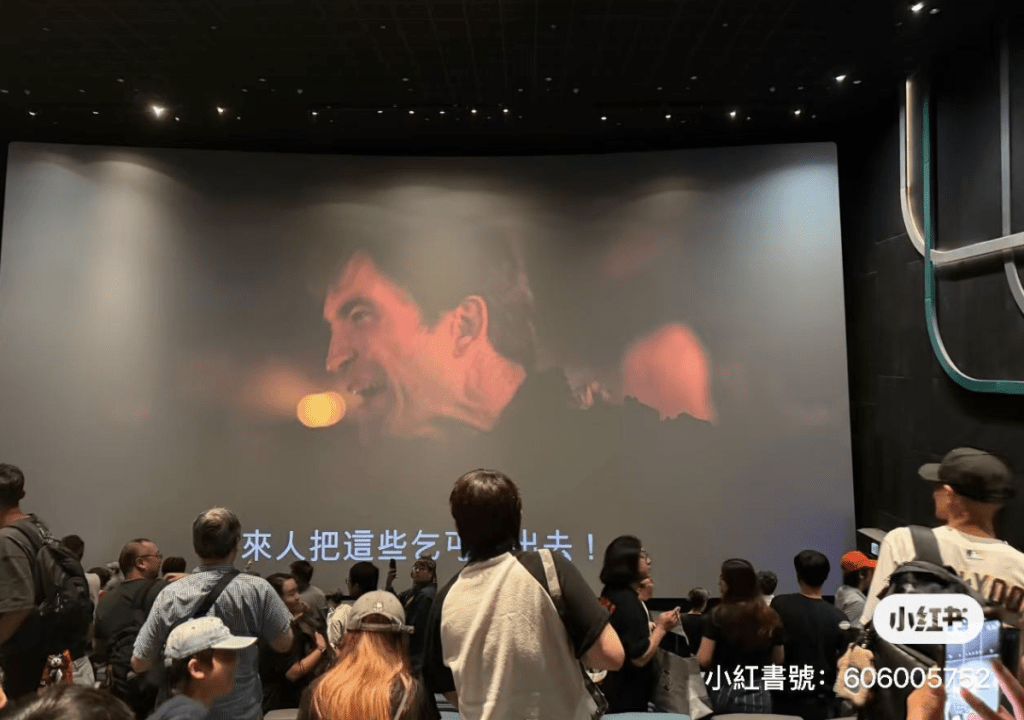 巧合的是,觀眾疏散時,當時銀幕上的電影台詞剛好停在「來人把這些乞丐都趕出去!」小紅書@Waffle的日常圖 巧合的是,觀眾疏散時,當時銀幕上的電影台詞剛好停在「來人把這些乞丐都趕出去!」小紅書@Waffle的日常圖