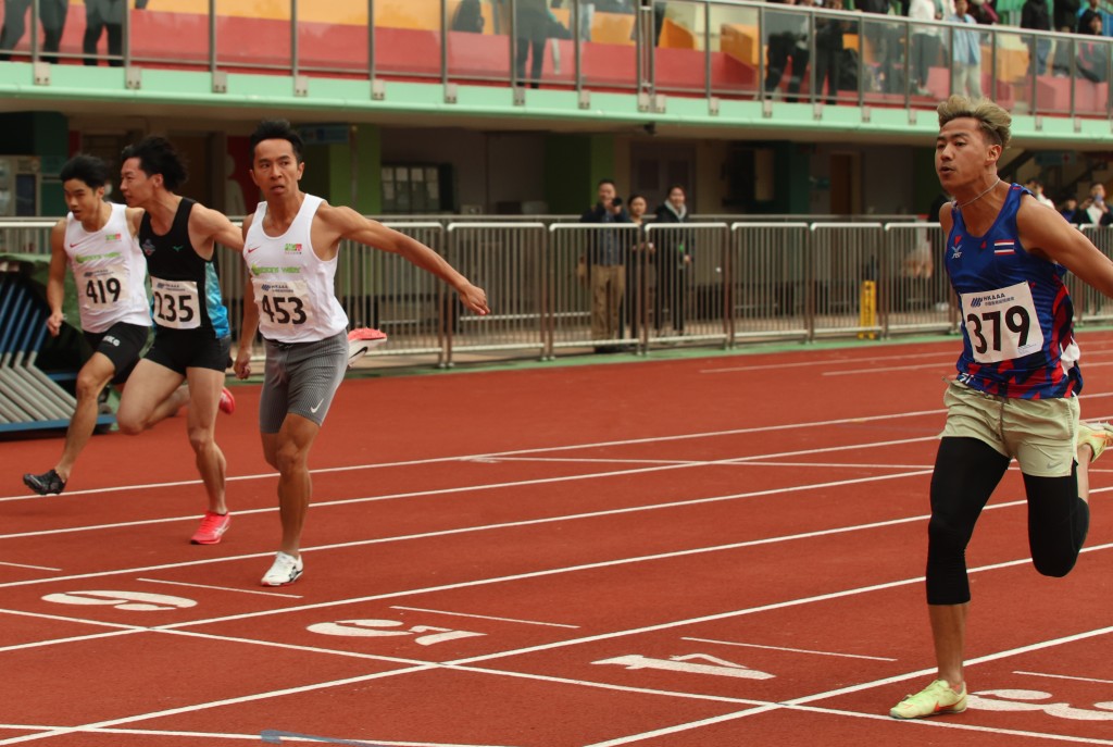 男子100米决赛, 在吴家锋缺阵, 及Puripol早段身体出状况下, 中间两条线道都空了, 冠军是泰国的亚运代表Soraoat (右一).