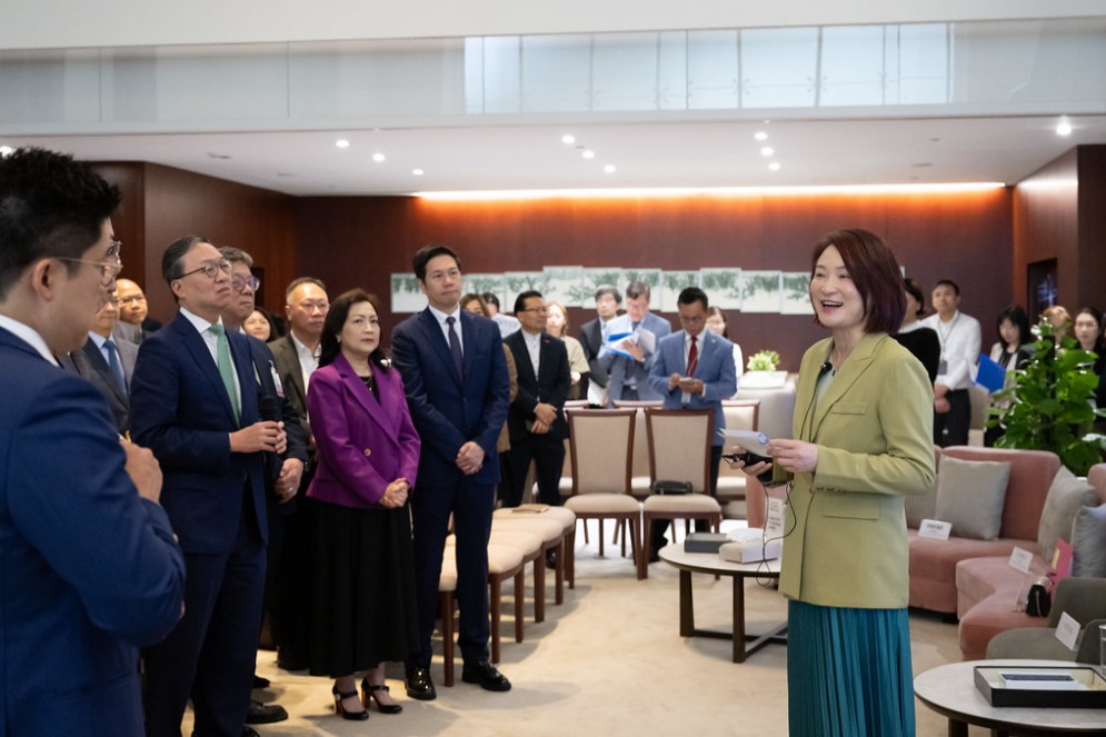 李慧琼表示,今天有77位議員出席交流會。立法會圖片 李慧琼表示,今天有77位議員出席交流會。立法會圖片