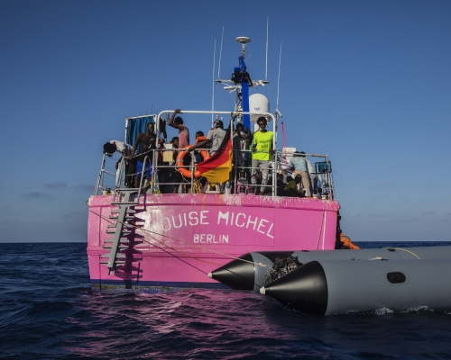 「米歇爾號」發出緊急求救訊號，指船隻擱淺。AP