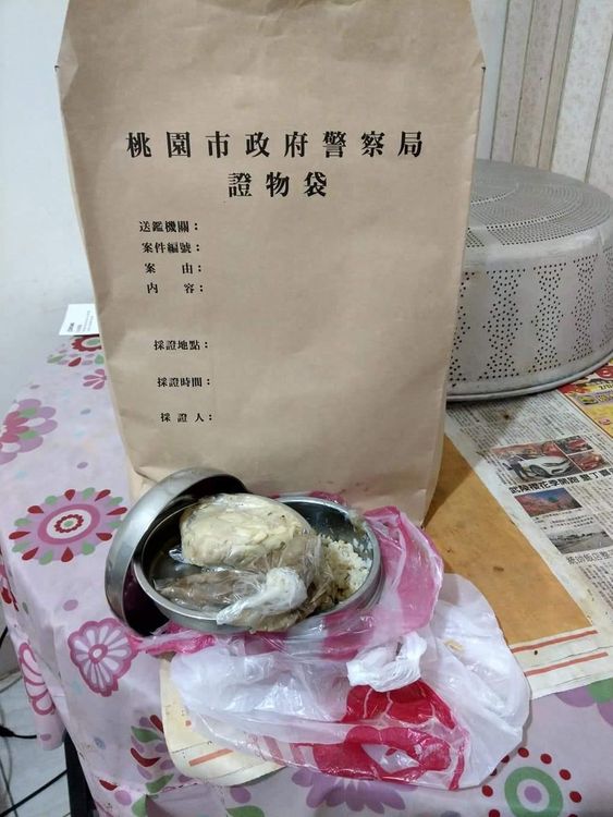 楼主从交通队领回母亲的遗物，看见便当盒后忍不住大哭。