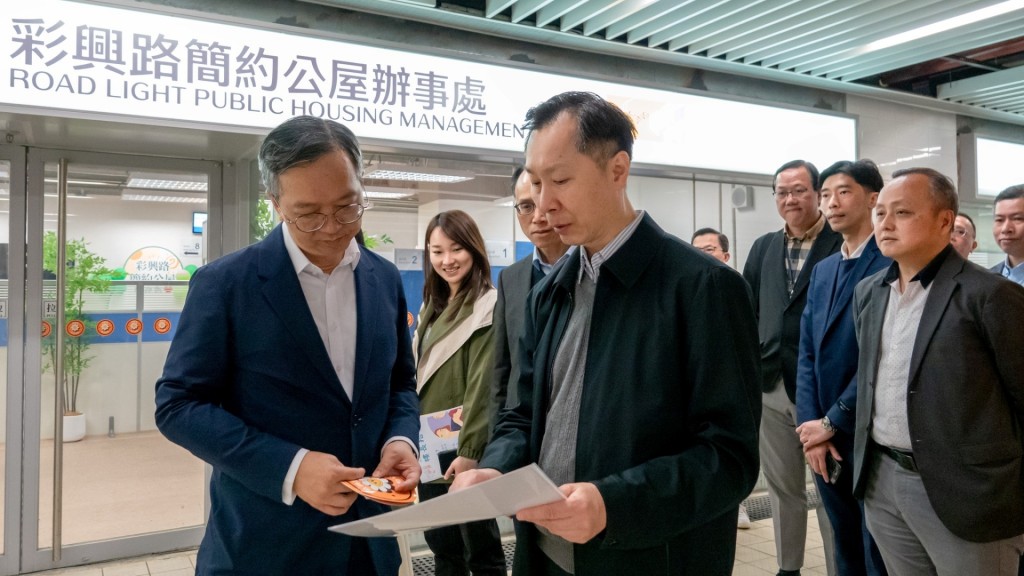 位於石硤尾邨的彩興路簡約公屋辦事處，在上周四已開始運作。何永賢fb