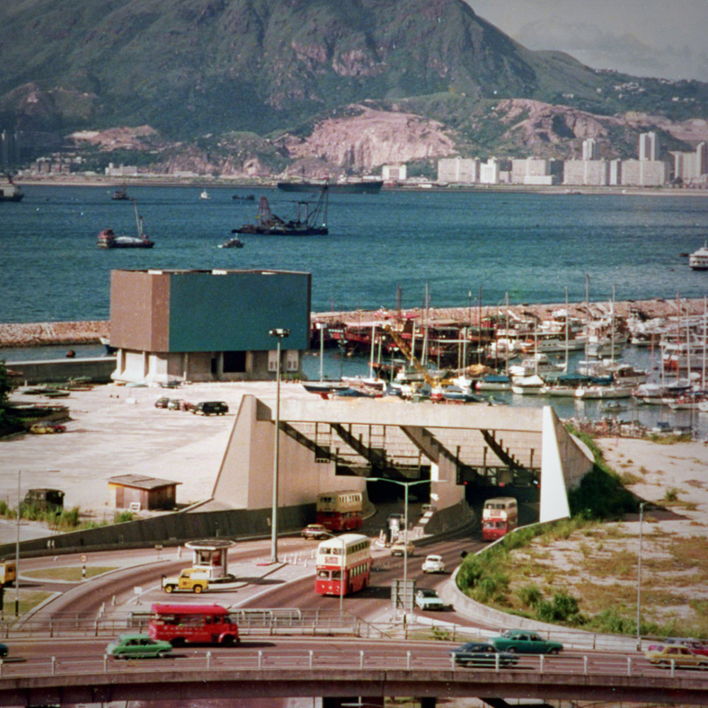 多年來，保華建業在香港承接大量基建工程，包括首條跨海隧道紅磡海底隧道。