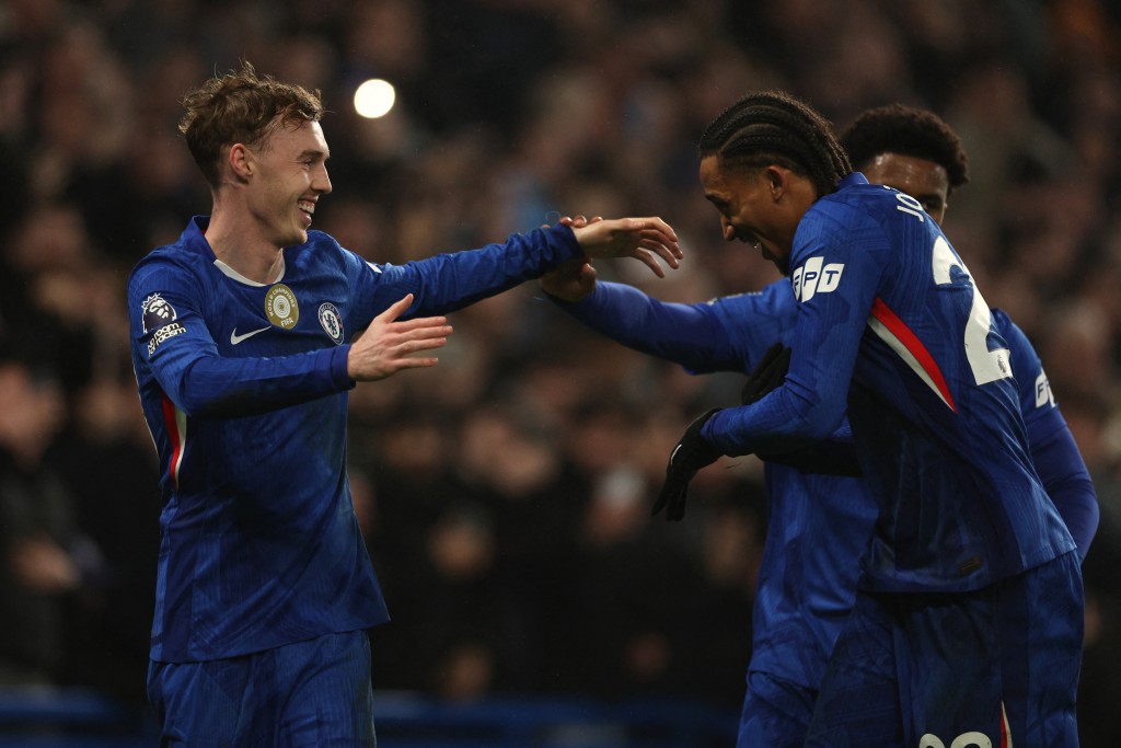 祖奧柏度和高爾彭馬包辦2個入球。法新社 祖奧柏度和高爾彭馬包辦2個入球。法新社