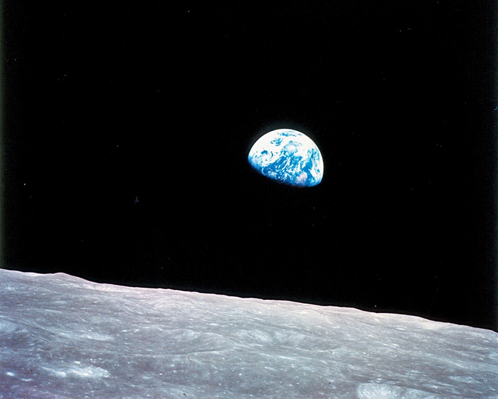 安德斯1968年拍攝的「地球升起」(Earthrise)照片。