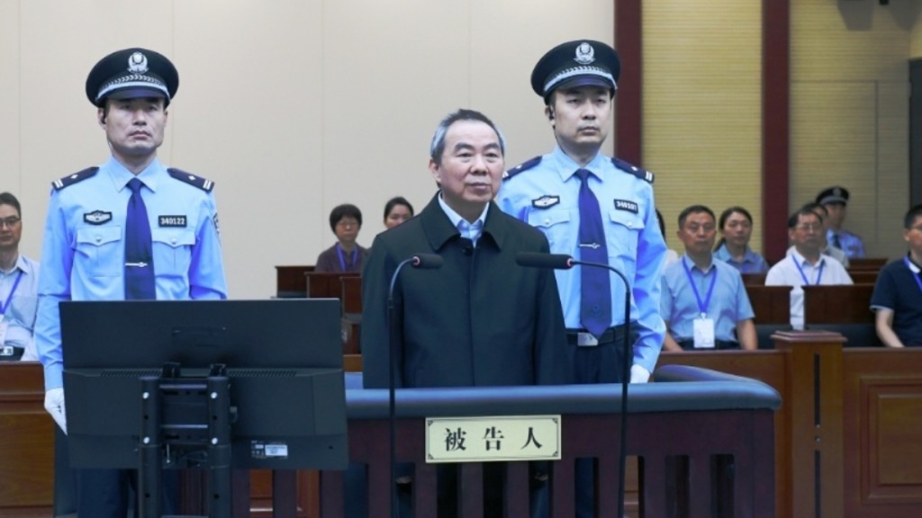 安徽合肥市中級人民法院一審審理上海市人大常委會原黨組書記、主任董雲虎受賄一案。(央視截圖)