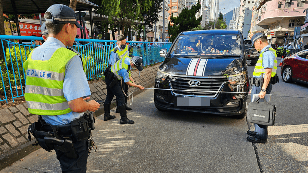 警方於現場調查。