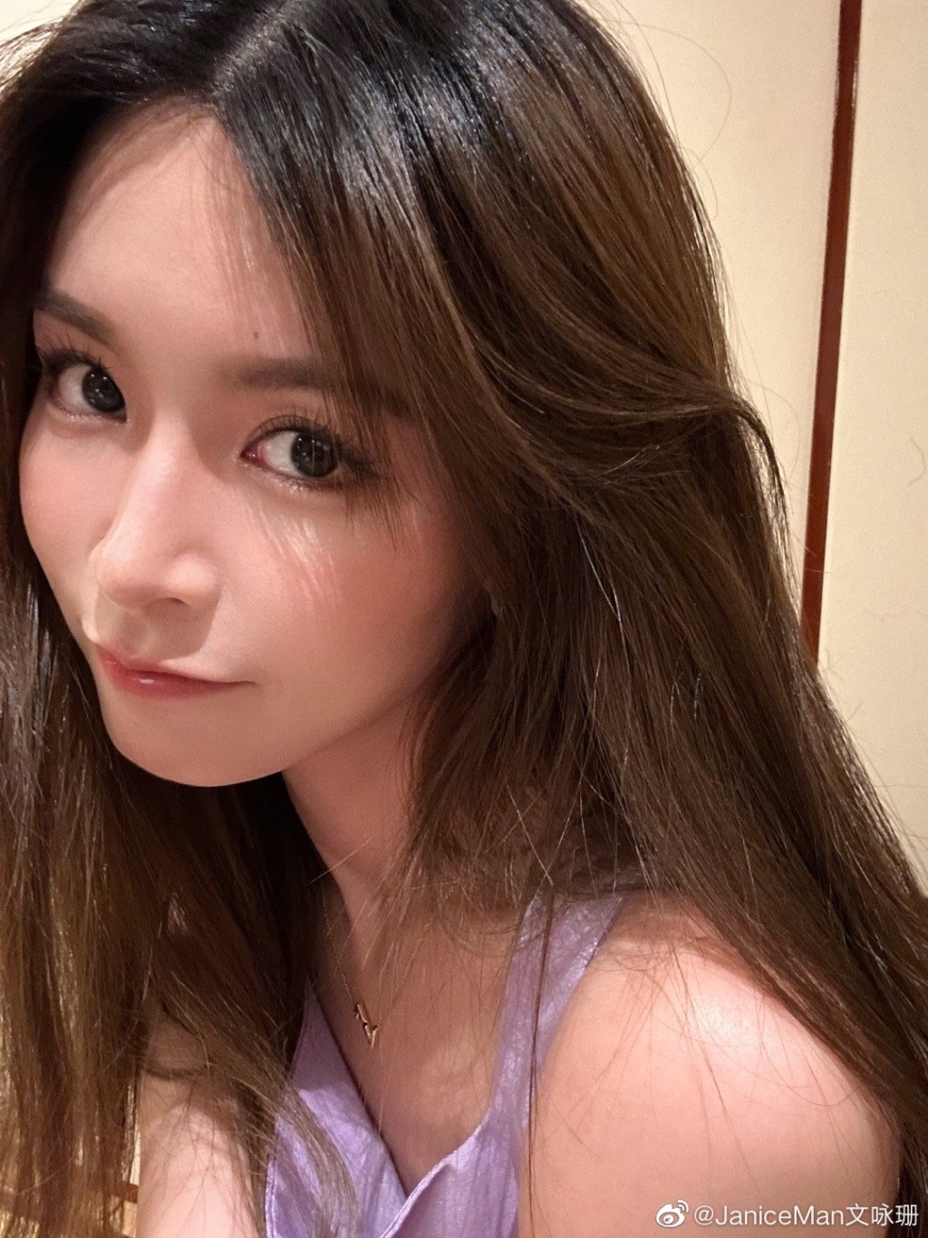 文詠珊呢張又有點似Angelababy。