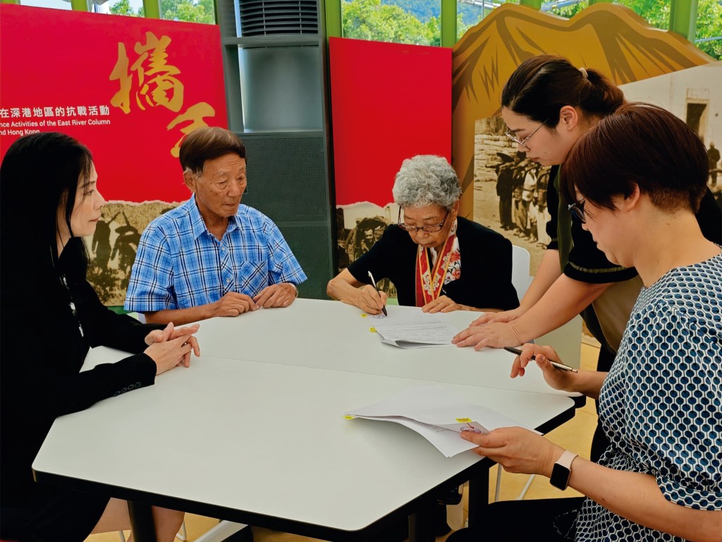 陳曼琪就林珍惠借「中國人民抗日戰爭勝利70周年」紀念章供博物館展出事宜進行積極協調落實。 