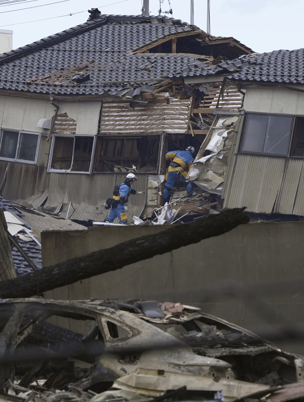 轮岛市有多间房屋严重损毁。AP图片