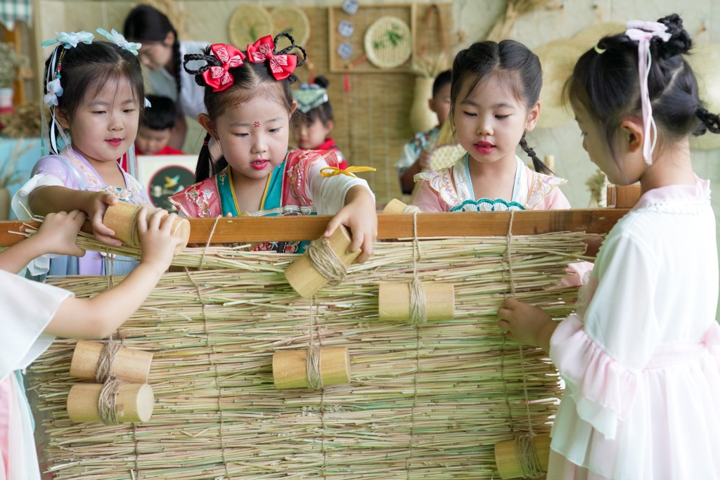 專家預估，今年可能再有2.6萬所幼稚園消失。新華社