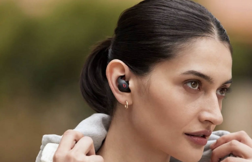 ●Fit Pro大型耳翼確保運動時，耳機亦可穩固佩戴。