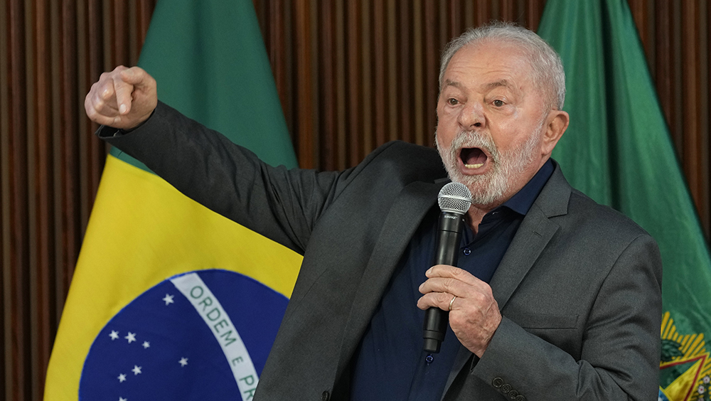 巴西總統懷疑軍警有「內鬼」開門，並揚言將審查政府內部員工。AP