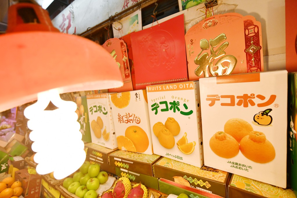 九龍城有不少水果店出售日本水果。陳極彰攝