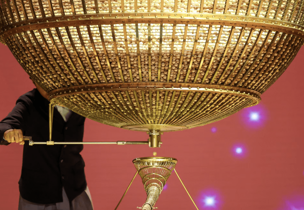 不少人夢想一朝中獎實現「財富自由」。路透社 不少人夢想一朝中獎實現「財富自由」。路透社