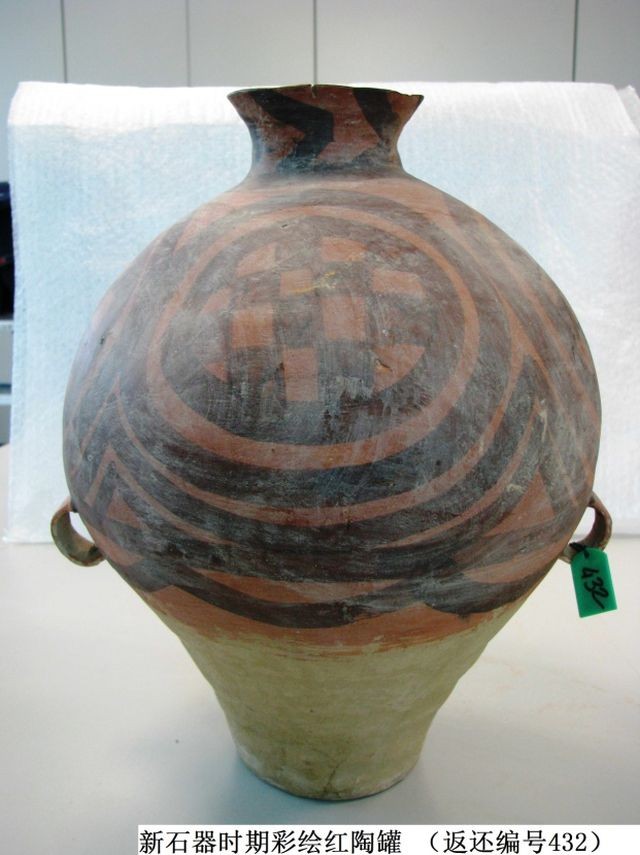 新石器時代紅陶罐。