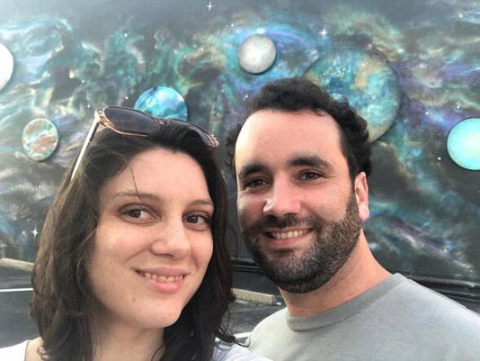 埃斯克里奇（左）共同创办了「奇特科学研究所」。 X