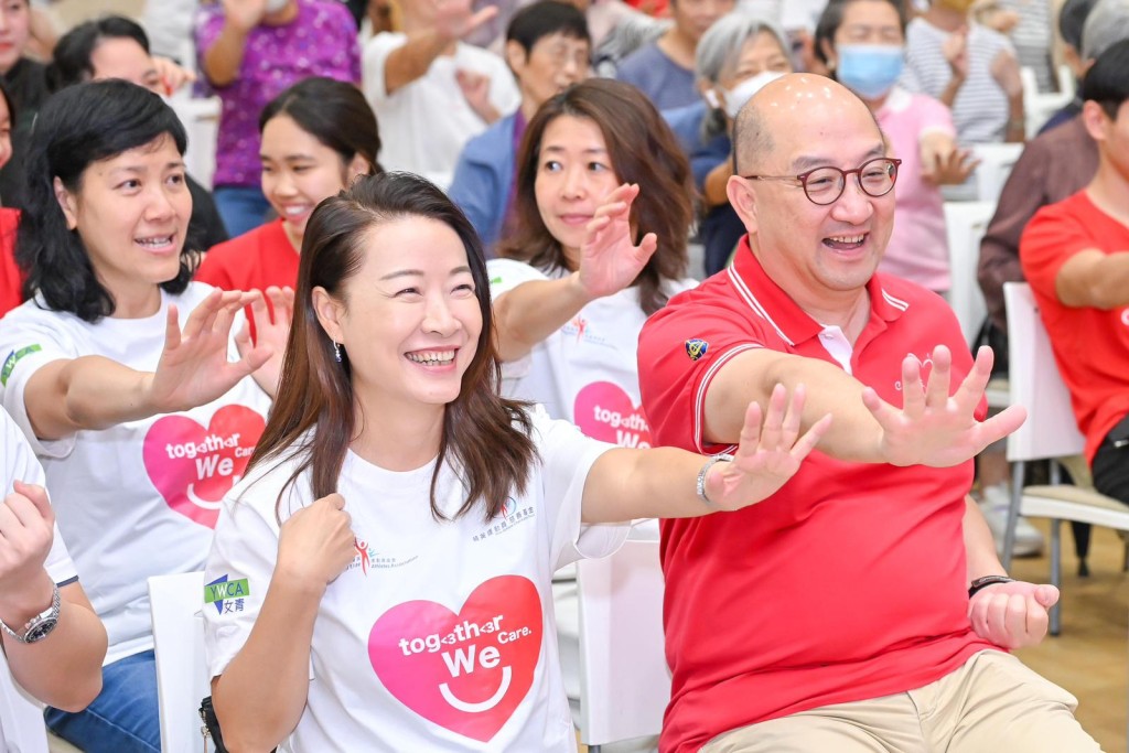 由香港賽馬會與香港精英運動員協會攜手發動的「愛心送暖行動」今日舉行 由香港賽馬會與香港精英運動員協會攜手發動的「愛心送暖行動」今日舉行