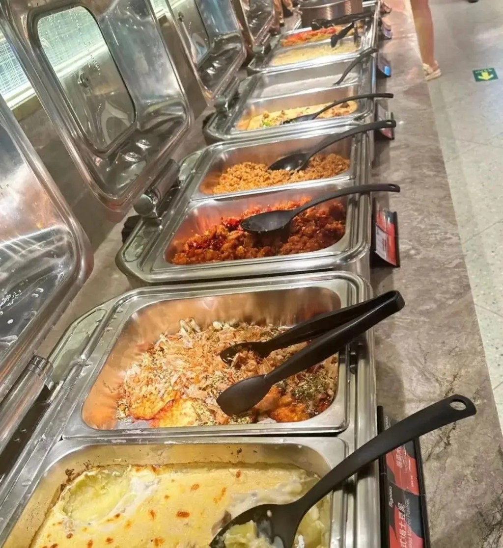 比格自助Pizza連鎖店，食物選擇頗為豐富。