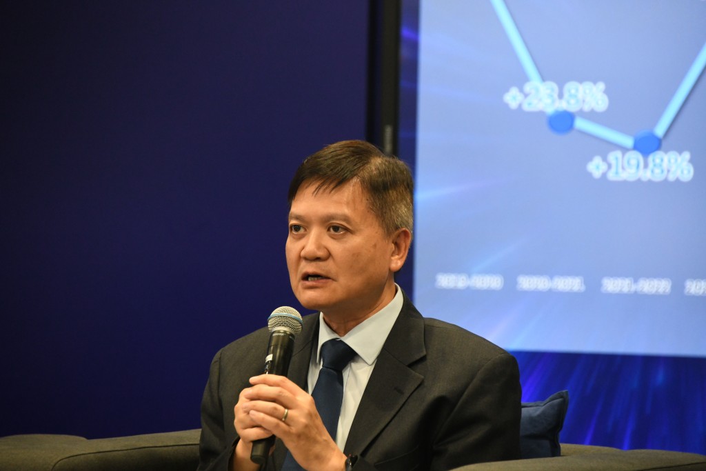 通訊辦助理總監(規管)湛兆仁表示,本年1至9月,通訊辦已停止580個電話號碼及封鎖4900個網站。 曾志恒攝 通訊辦助理總監(規管)湛兆仁表示,本年1至9月,通訊辦已停止580個電話號碼及封鎖4900個網站。 曾志恒攝