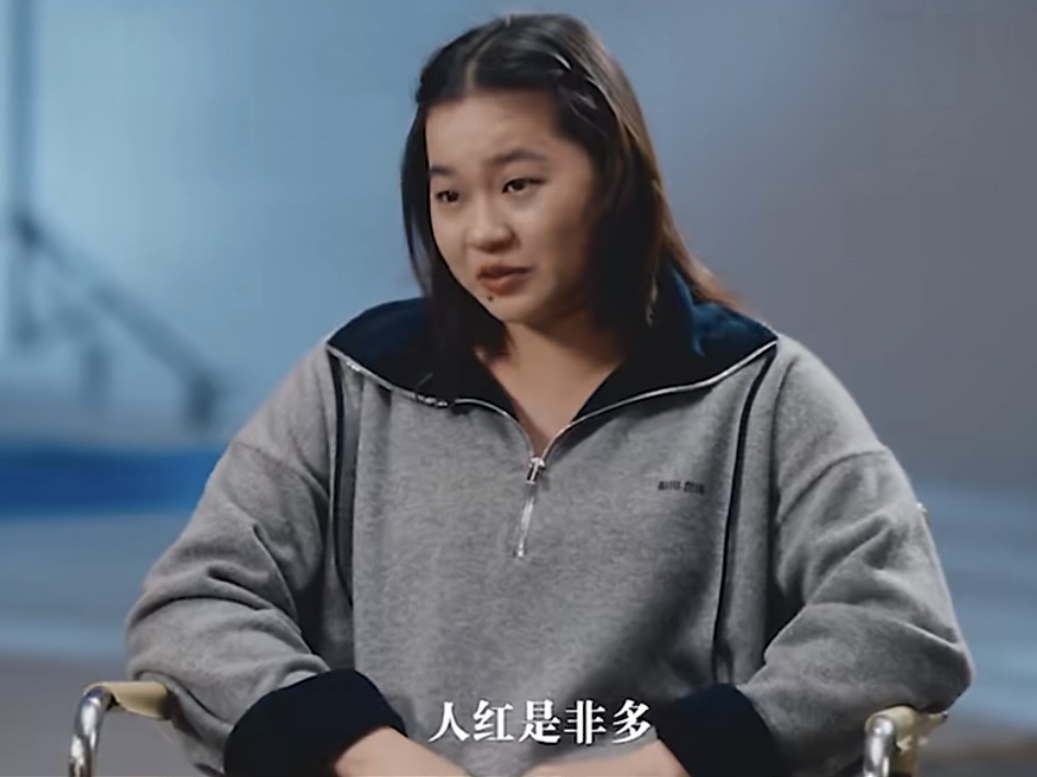 全红婵自嘲“人红是非多”。“人物”微博截图
