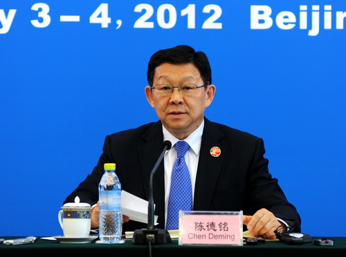 代表團成員包括商務部前部長陳德銘。互聯網