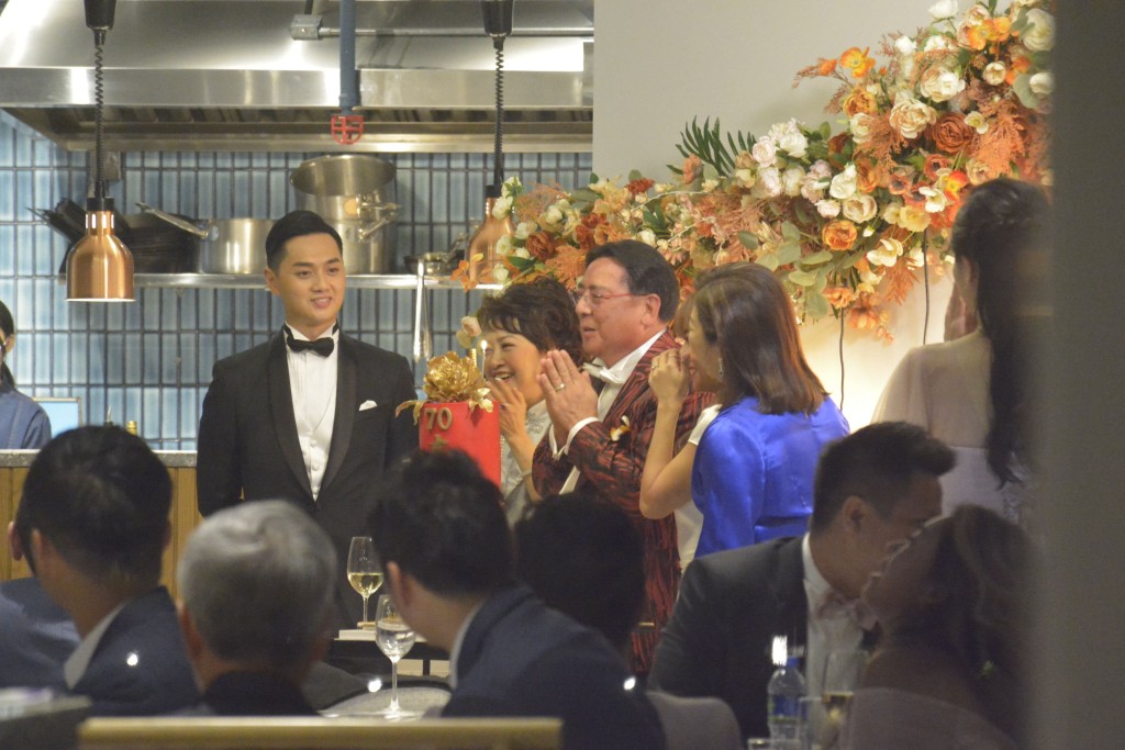 鄭俊弘和何雁詩舉行婚禮後拉大隊到大埔一間餐廳舉行晚宴,但因租場收費問題搞到一鑊泡。
