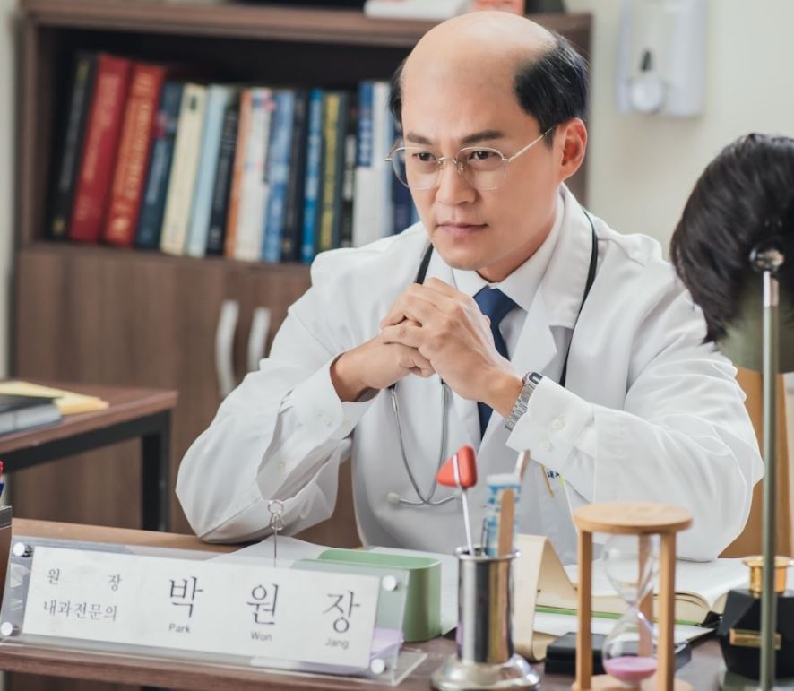 李瑞鎮在劇中有禿頭造型。