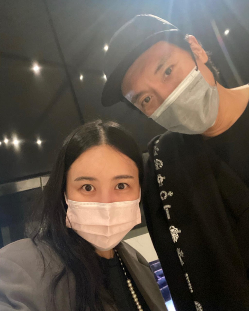 姐姐權達美於 2019年與演員金敏俊結婚