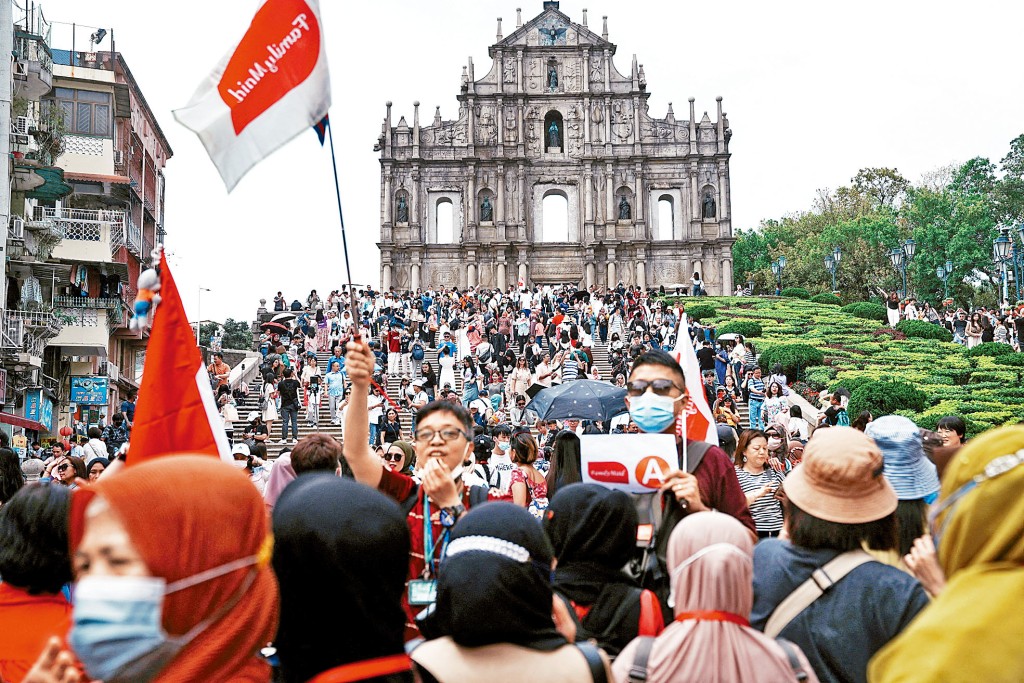 澳门旅游局预料，今年中秋和国庆假期到访澳门的旅客人流将非常多。