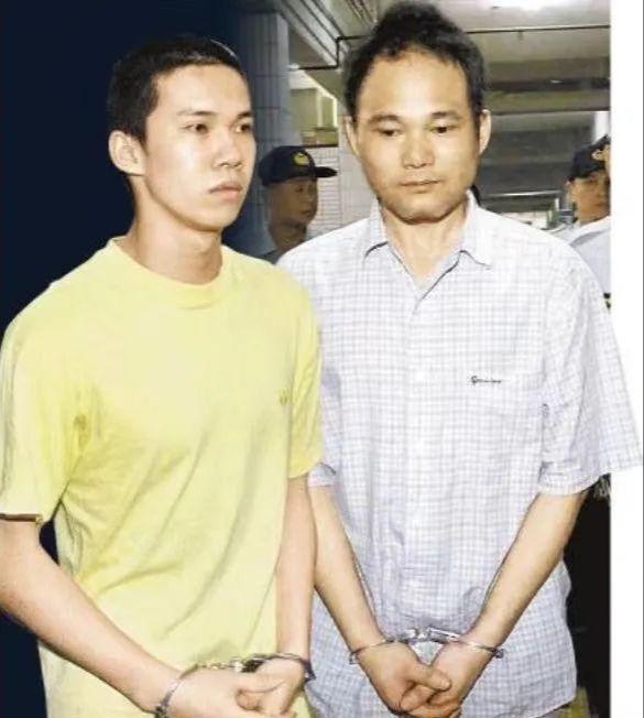 廣德強(左)、陳金火(右)雙雙被捕。星河逍遙游@163.com 廣德強(左)、陳金火(右)雙雙被捕。星河逍遙游@163.com