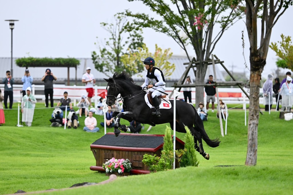 馬術越野障礙賽: 蘇昱軒 - 2026名古屋亞運。劉駿軒攝 馬術越野障礙賽: 蘇昱軒 - 2026名古屋亞運。劉駿軒攝