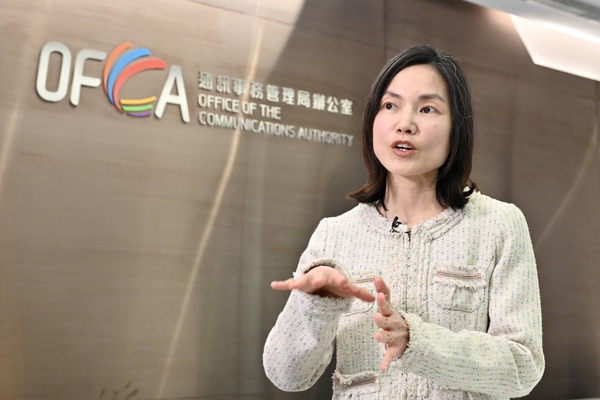 詹建宁表示，资助计划令高速宽频服务在偏远地区更普及，有助香港智慧城市发展。政府新闻处