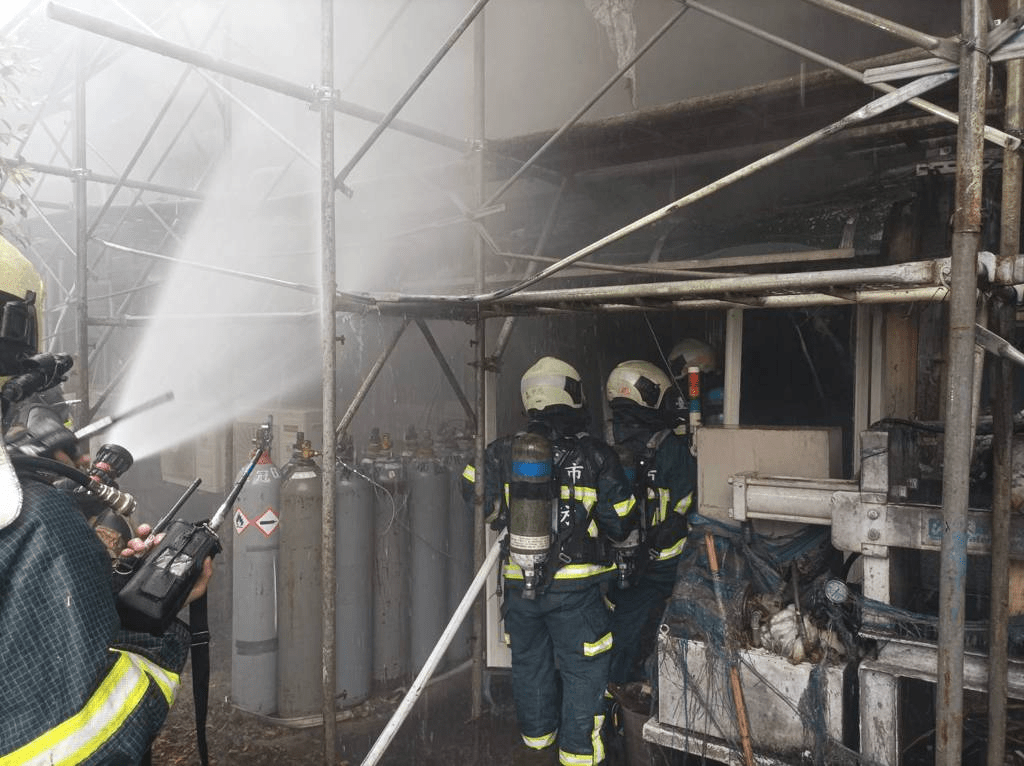 台大化工系實驗室爆炸起火，多名學生受傷9人送醫。當地消防局