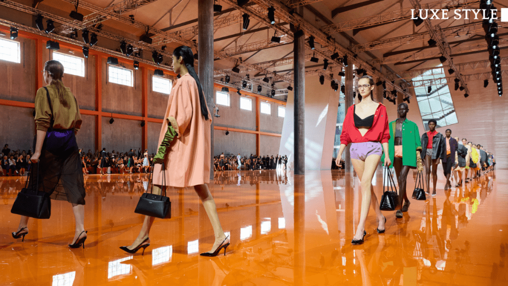 Prada 2026春夏女裝系列以「Body of Composition」為創作主題。
