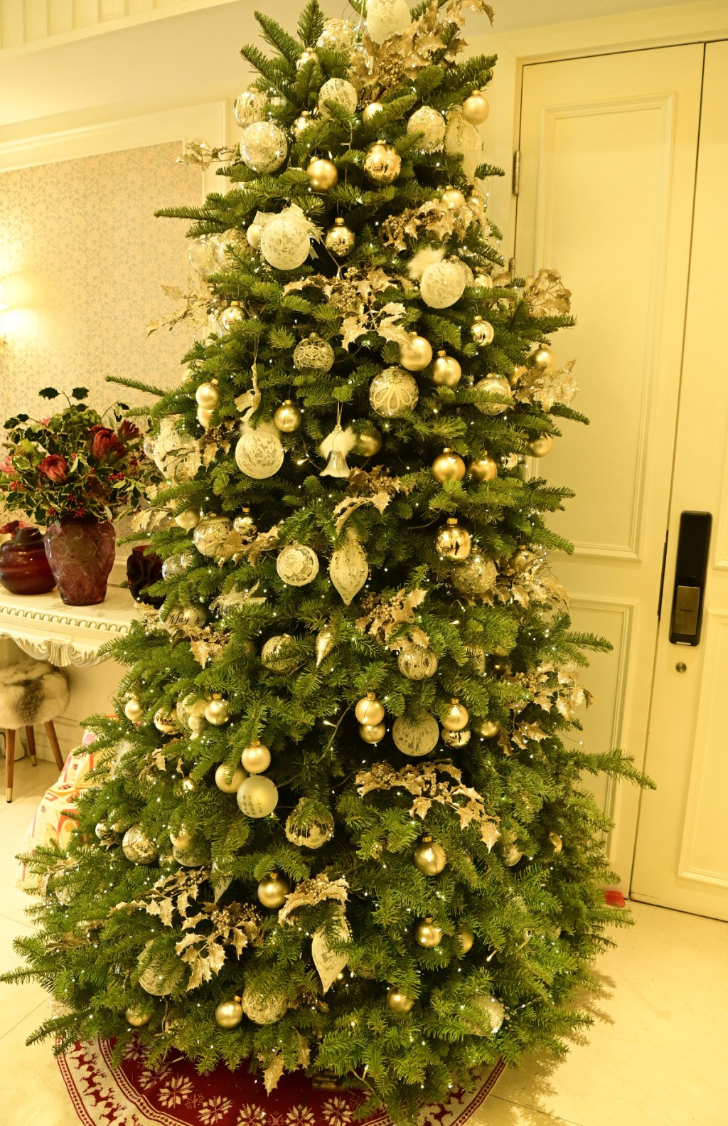 王玉环家中的圣诞树高逾2米。