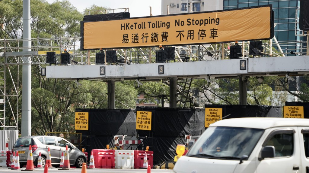 運輸署今日(2日)呼籲市民提高警覺,留意聲稱由「易通行」發出的欺詐短訊。資料圖片