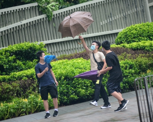 三號風球晚間維持一段時間。