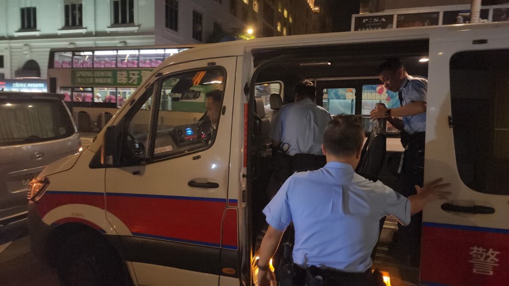 警方正調查案件,暫未有人被捕。案件列作搶劫及傷人案跟進。黎志偉攝 警方正調查案件,暫未有人被捕。案件列作搶劫及傷人案跟進。黎志偉攝