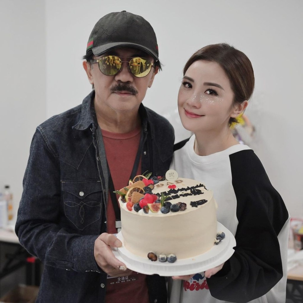 今日(23日)蔡卓妍就在IG上分享了同爸爸慶生的照片,場面滿載溫馨,樂也融融。 今日(23日)蔡卓妍就在IG上分享了同爸爸慶生的照片,場面滿載溫馨,樂也融融。