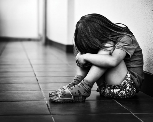 小學女生校內遭四男生拖男廁性侵。網上圖片