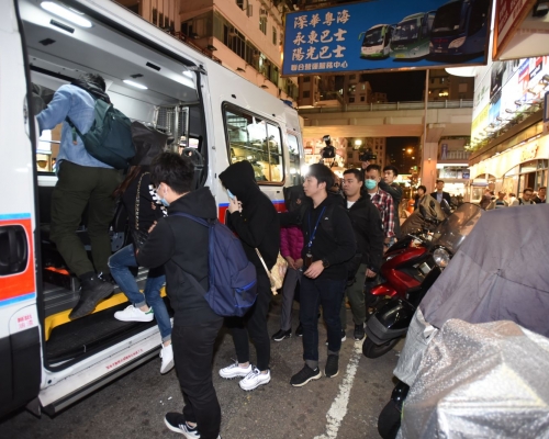 警方拘捕30人。尹敬堂攝