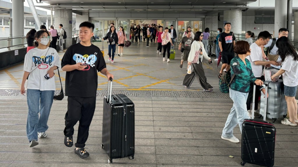 深圳灣口岸。 中新社