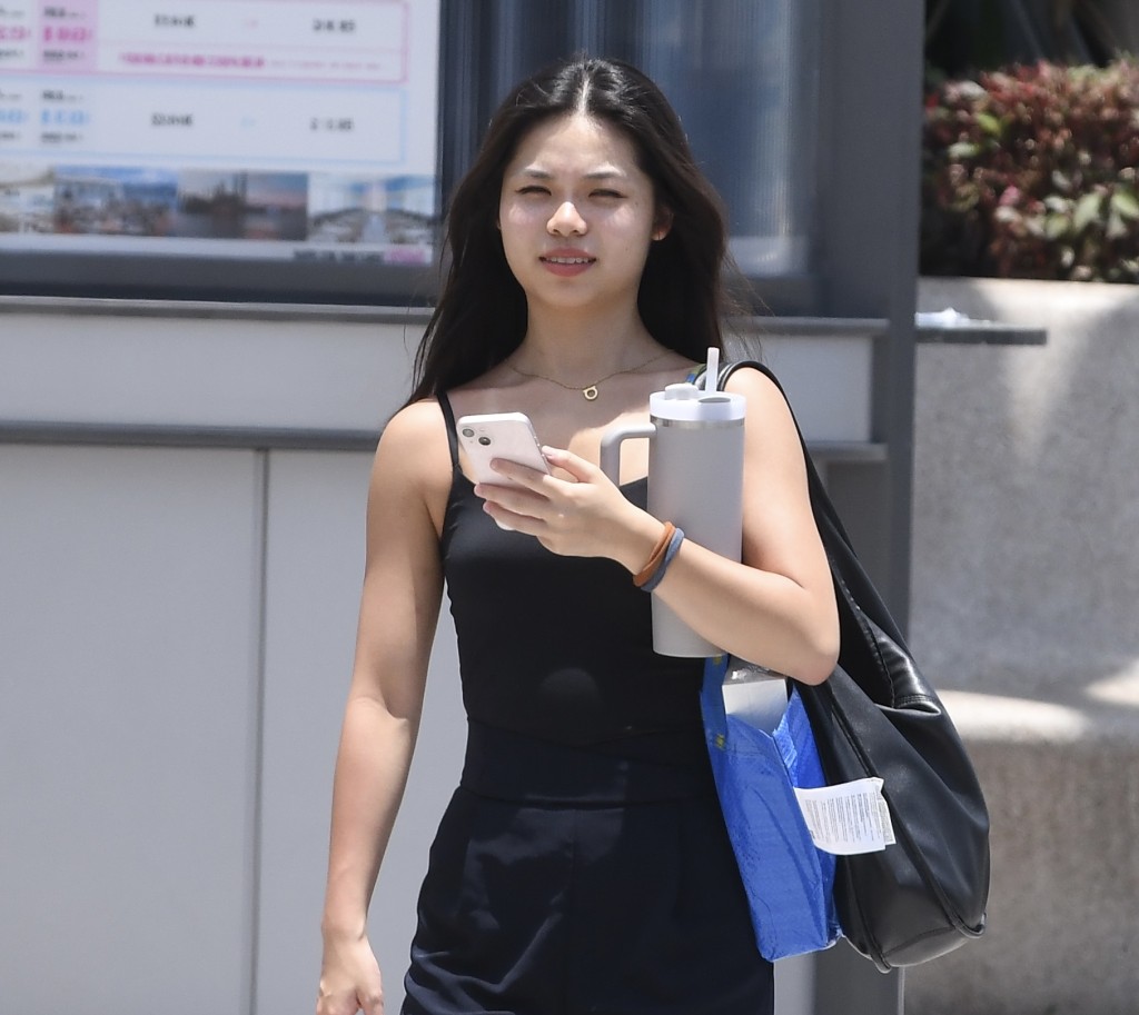 何君健攝 何君健攝