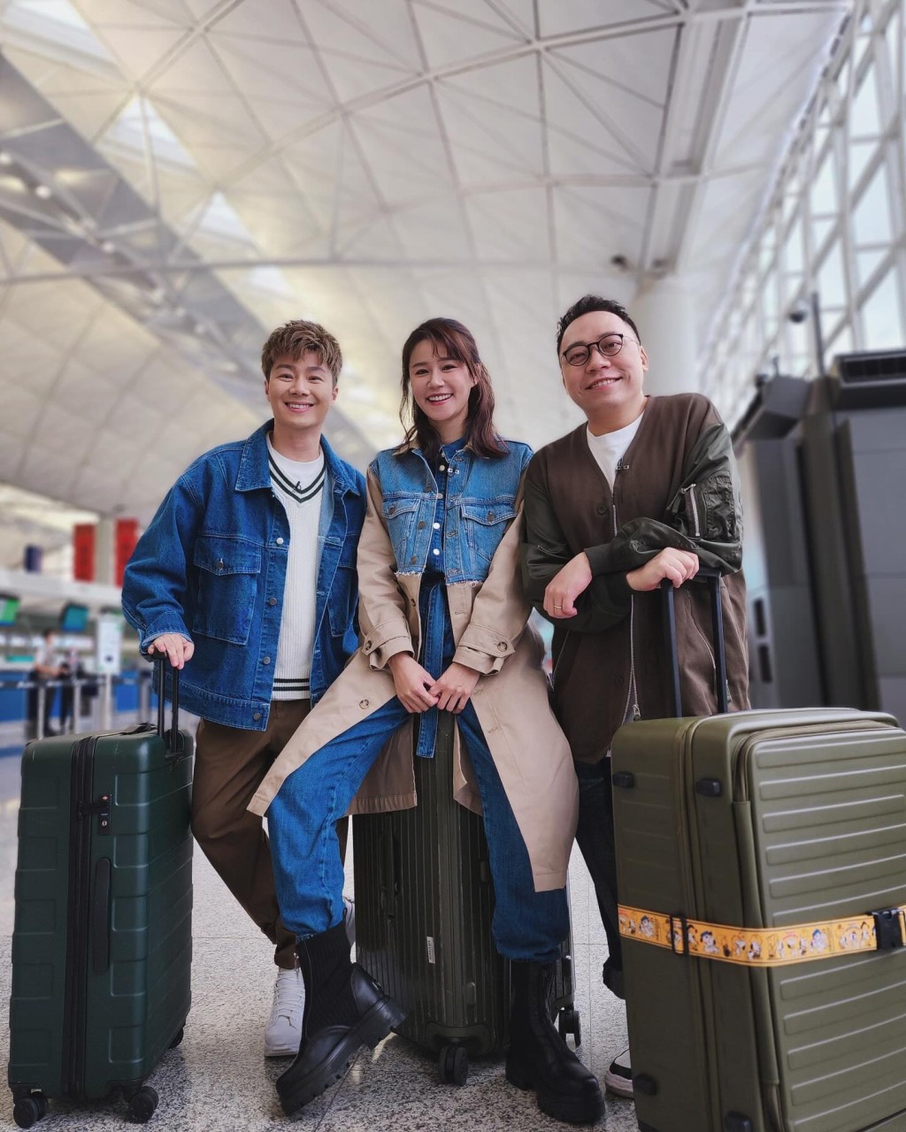 黄翠如近日又有新工作，与C君（郑诗君）及周奕玮（Jarvis）起程到台湾拍新旅游节目。