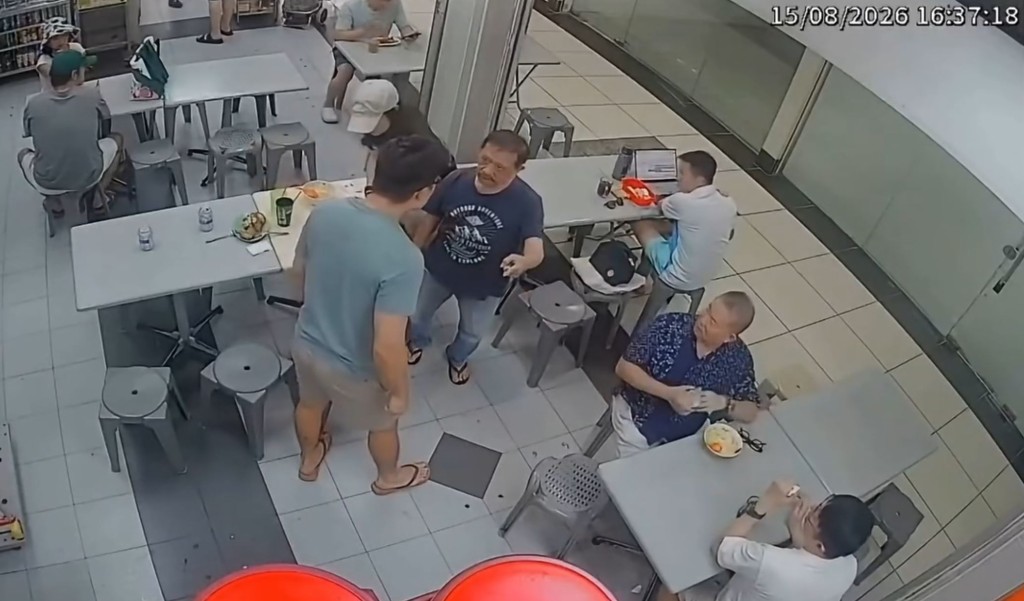 楊松坤擅摸得意妹頭被女童父親扯跌。