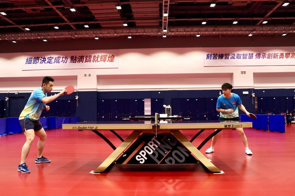 黄镇廷（左）及陈颢桦（右）肩负男子队在世锦团的争分任务。徐嘉华摄