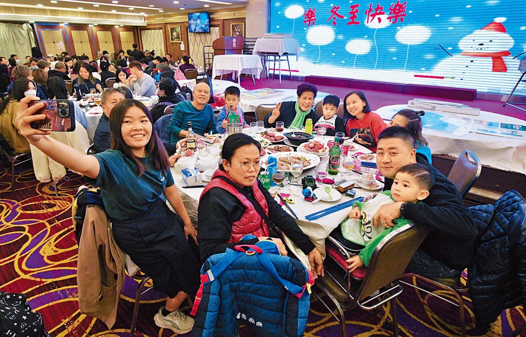 防疫鬆綁撞正冬至,不少家庭選擇到酒樓用膳。