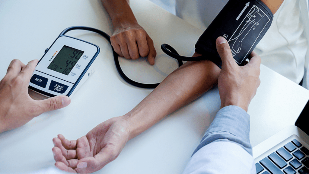 高血壓不用吃藥？研究證1個動作輕鬆降血壓 心臟衰竭風險大減